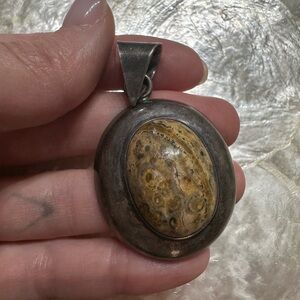 Vintage 925 sterling silver turtella jasper pendant